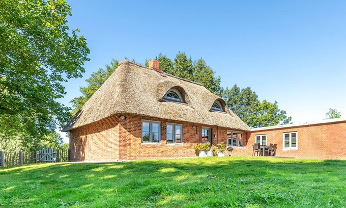Porrendeich House | Vacation home Kate am See in Uelvesbüll for up to 6 people