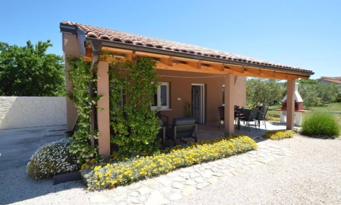 Drage House | Vacation home Lana by Interhome