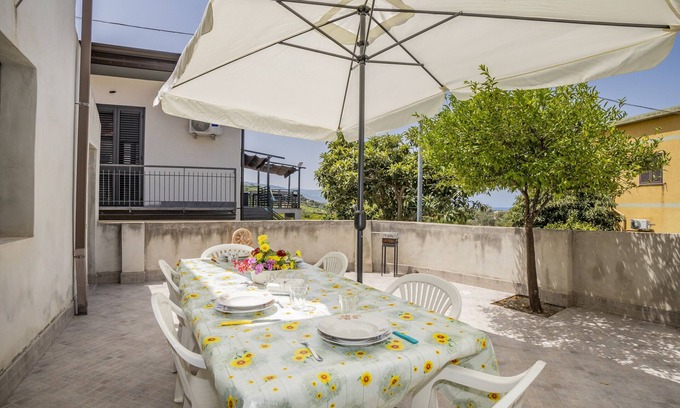 Capri Leone House | Vacation Home "La Casuzza Di Sara" with Private Terrace & Wi-Fi