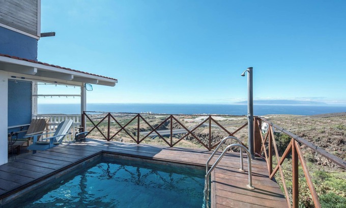 Armenime House | Vacation Home “La Casita” with Sea and Mountain View, Shared Garden & WiFi