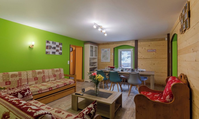 Entremont House | Vacation Home "La Marmotte" with Mountain View & Private Terrace
