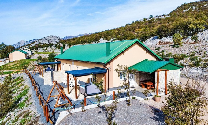 Karlobag House | Vacation home Lea by Interhome