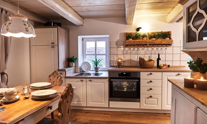 Bottingen Apartment | Vacation home Lilace with whirlpool and wood-burning stove, 4 bedrooms, max. 8 persons