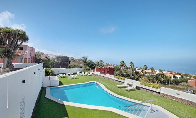 Sauzal House | Vacation Home 'Linaje del Pago Negramol' with Sea View, Pool & Wi-Fi