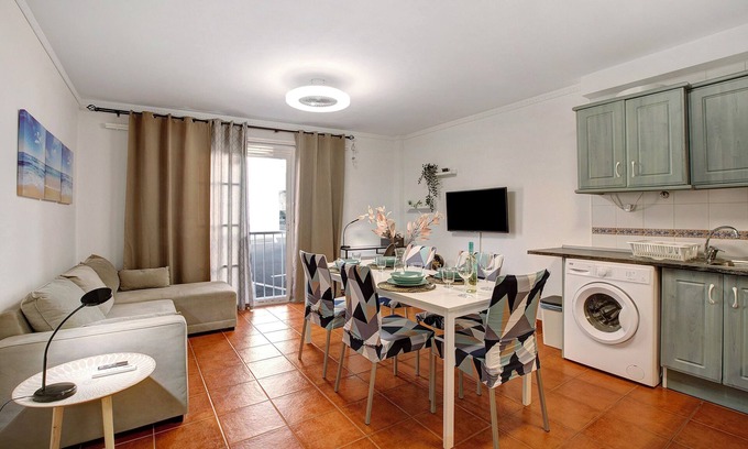 La Jaca Apartment | Vacation Home "Mi Refugio en La Jaca" with Sea View, Private Terrace & Wi-Fi