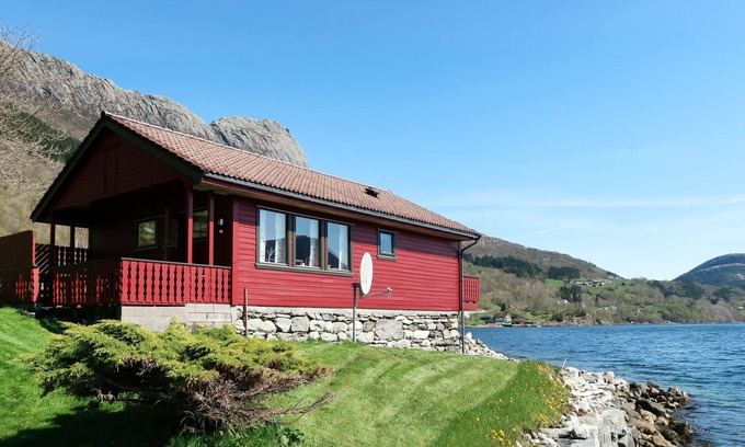 Hyllestad House | Vacation home Nanna by Interhome