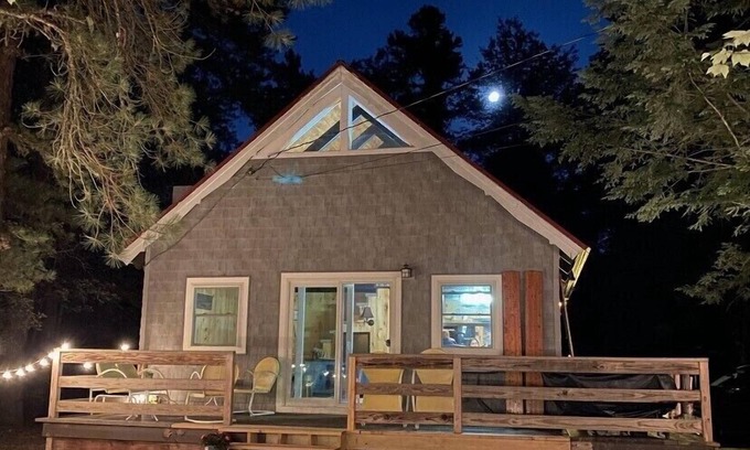 Freedom House | Vacation home near golf, skiing, shopping, & Private Beach Club at Lake Ossipee