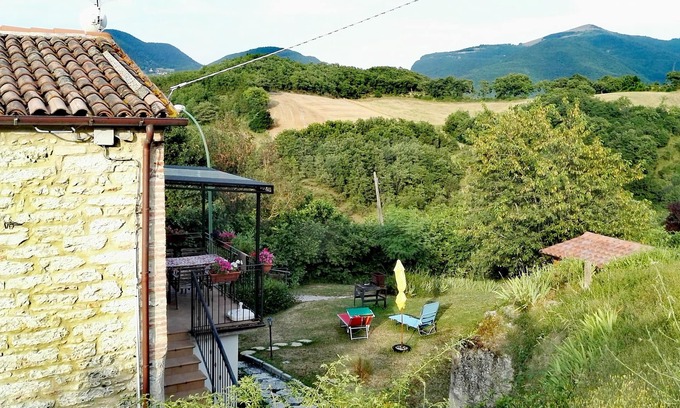 Genga House | Vacation home Oasi delle Gazze near Frasassi Caves