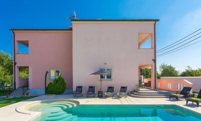 Orihi House | Vacation home Paus by Interhome