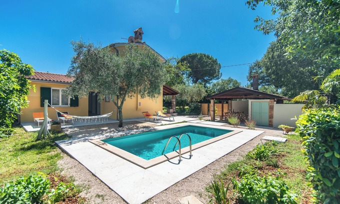 Radini House | Vacation home Peronospora with private pool in a quiet location