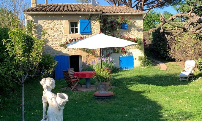 Lauris House | Vacation home "Petit Paradis" with large garden and private pool (May - Sept.)