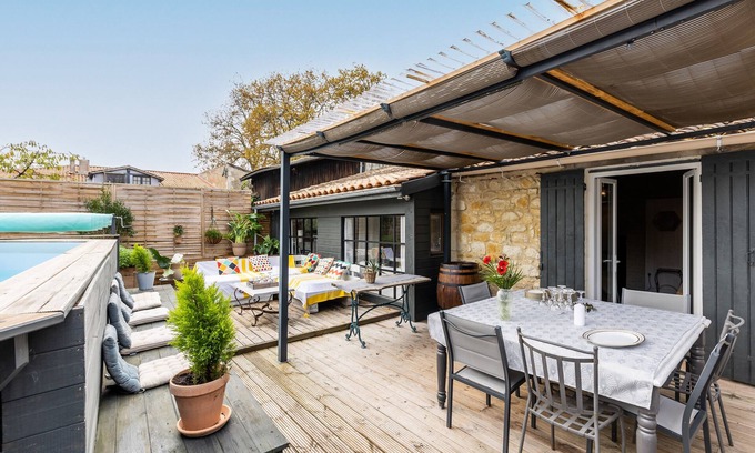 Vertheuil House | Vacation Home "Pierre et espace bien-être" with Private Pool, Sauna & Wi-Fi
