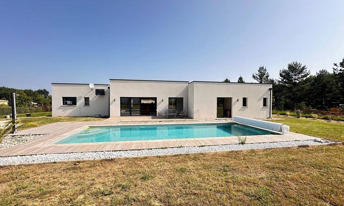 Aubiac House | Vacation home, pool, 3 bedrooms, 3 bathrooms. available from 26 aout 25