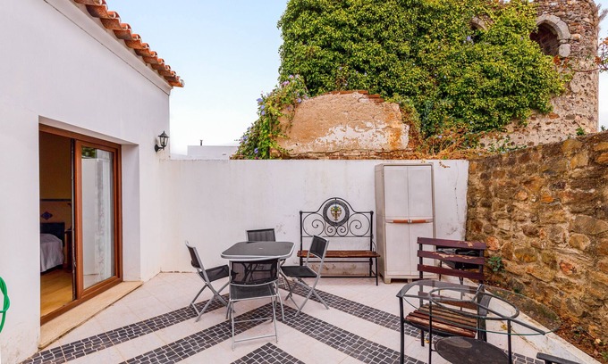 Redondo House | Vacation Home Castle House with A/C, Terrace & Garden