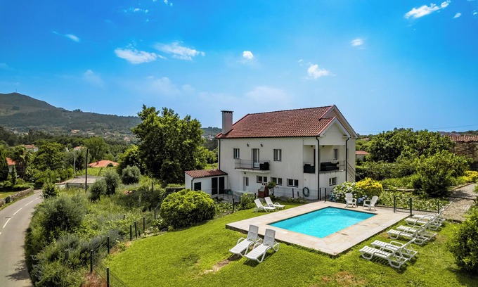 Refoios do Lima House | Vacation home with private pool ideal for families - Casa da Professora