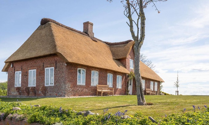 Aventoft House | Vacation home Reethüs Rosenkranz in Aventoft for up to 6 people