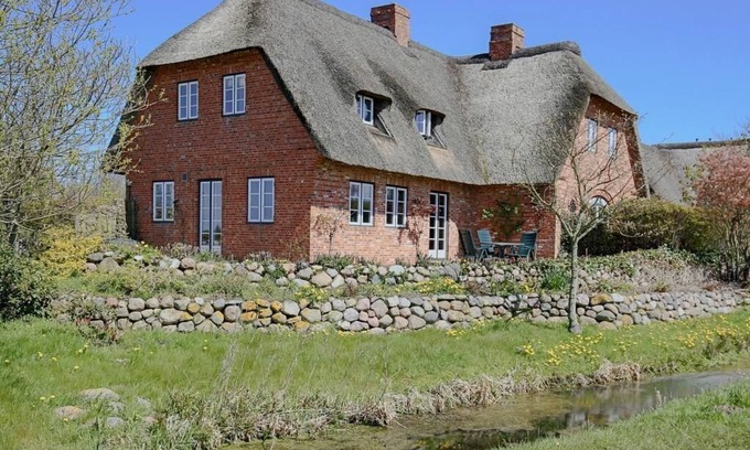 West Husum House | Vacation home Reethus Jan in Husum for up to 4 people