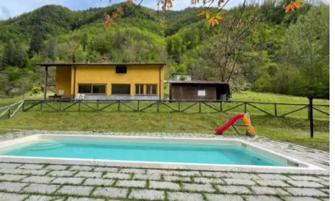 Gallicano House | Vacation Home "Relais In Spa La Grotta Del Vento" with Mountain View, Shared Pool & Wi-Fi