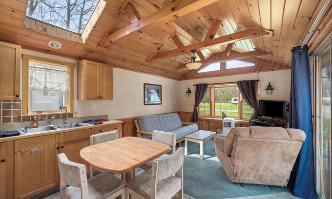 Russell Cabin | Vacation Home Rental PM 51