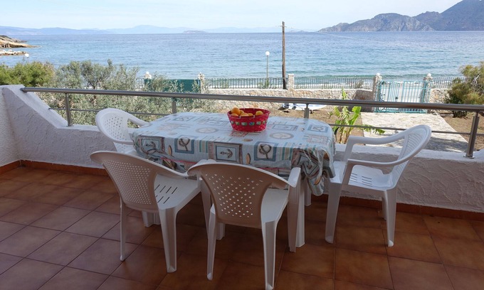Troizinia Villa | Vacation home right by the sea, great view, large garden