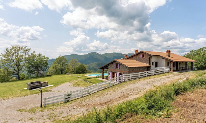San Marcello Pistoiese Apartment | Vacation Home "Serrino 5" with Mountain View, Pool & Wi-Fi