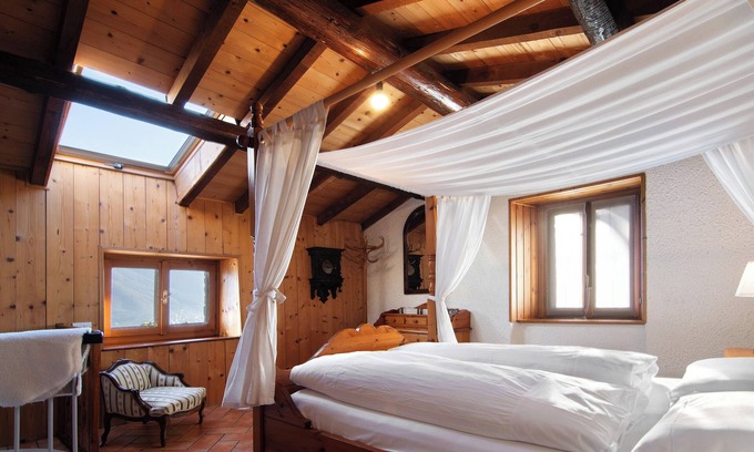 Moltrasio House | Vacation Home "Stone House of the year 1500" with Lake View & Wi-Fi
