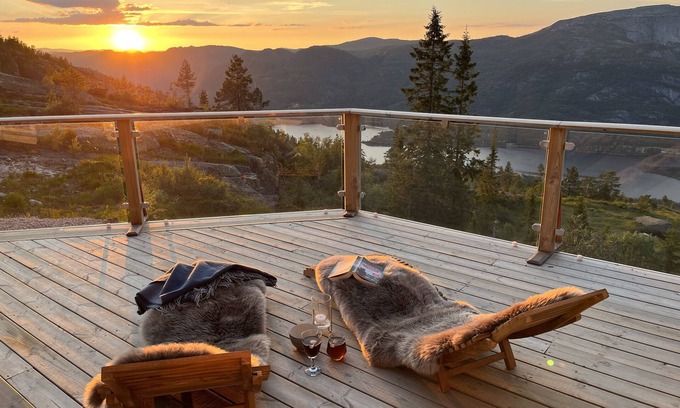 Kviteseid House | Vacation home Trollebo - unobstructed view - mountain panorama - ski slope - hiking