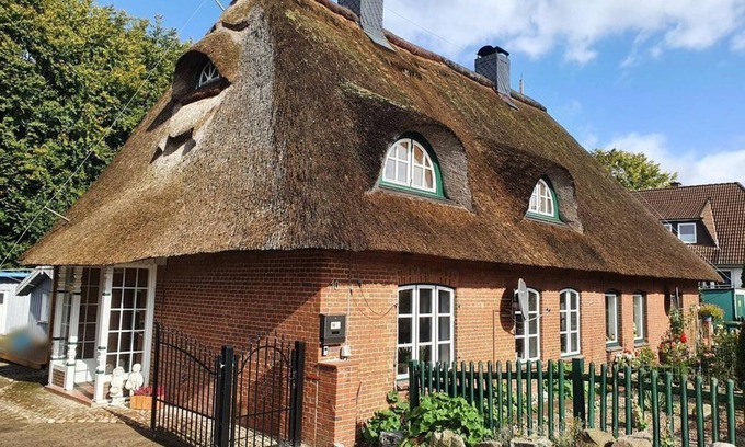 Lebrade Apartment | Vacation home under thatch