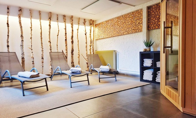 Anould Villa | Vacation home (up to 15 pers.), sauna, 7 rooms, 6 bathrooms, dogs allowed, garage