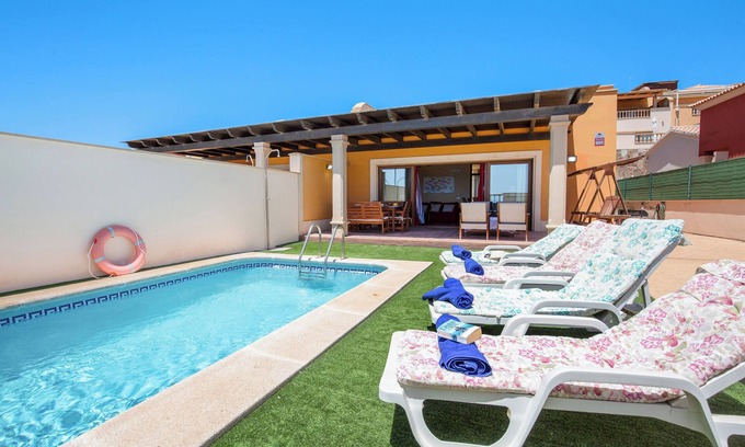 Caleta de Fuste House | Vacation Home 'Villa Mia' with Sea View, Garden, Pool & Wi-Fi