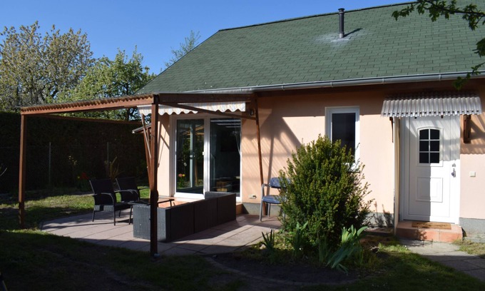 Werneuchen House | Vacation home/vacation apartment, 80 sqm, garden, bathtub, max 4 persons