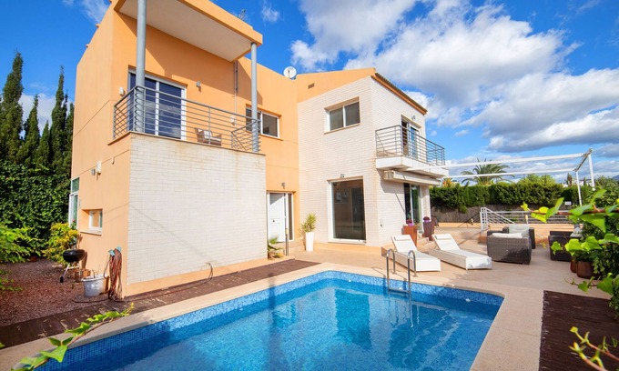 La Colina House | Vacation home Viena by Interhome