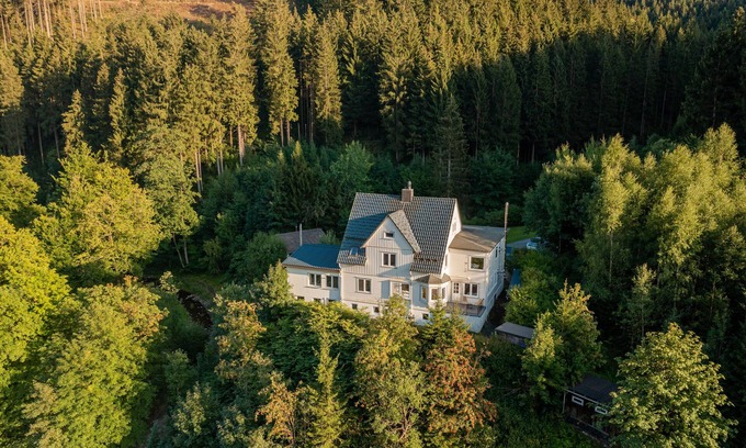 Wildemann House | Vacation Home 'Villa Hoheneck' with Private Terrace & Wi-Fi