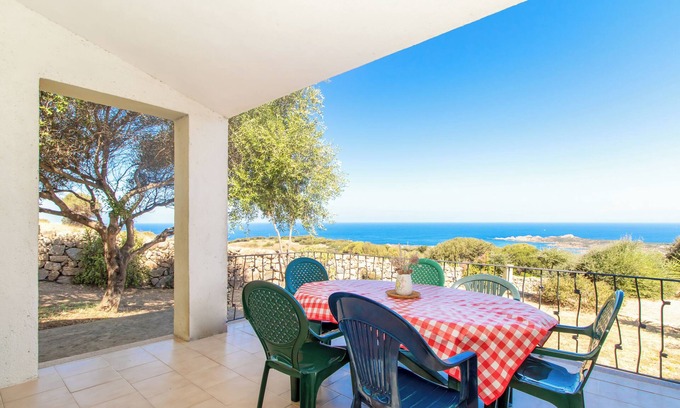 Paduledda House | Vacation Home Villa Agnese with Sea View, Terrace & Garden