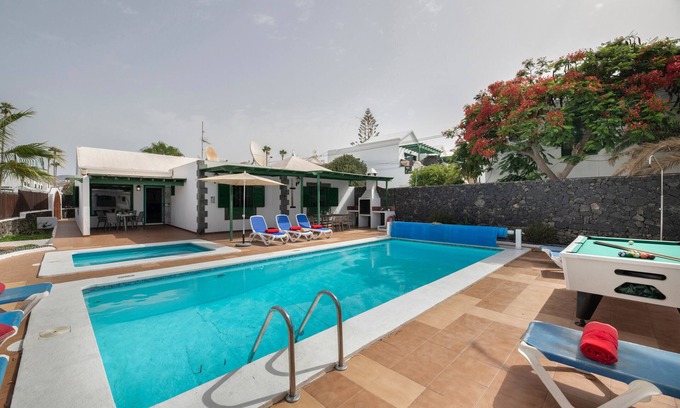 Los Pocillos House | Vacation Home 'Villa Mirafondo' with Private Pool, Wi-Fi and Air Conditioning