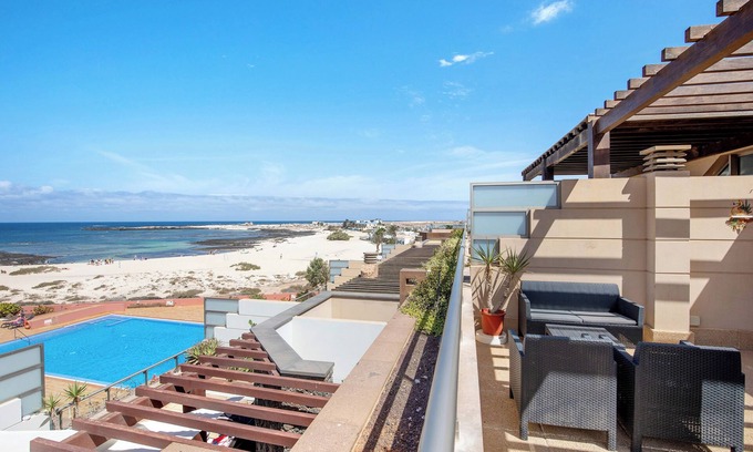 Los Lagos House | Vacation Home "Vistas Paraíso" with Sea View, Shared Pool & Wi-Fi