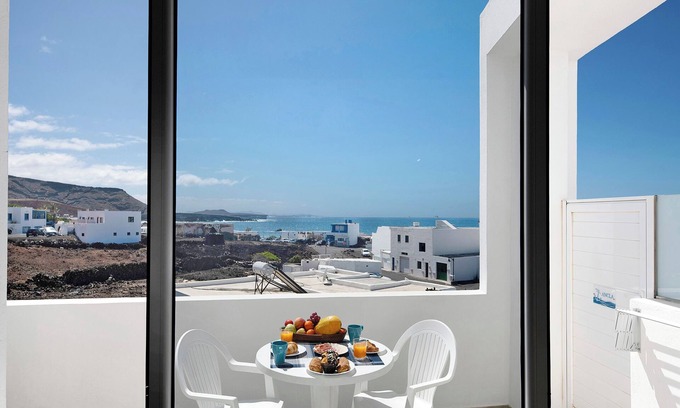 El Golfo House | Vacation Home 'Viviendas El Pescador - Vela' with Shared Terrace and Wi-Fi