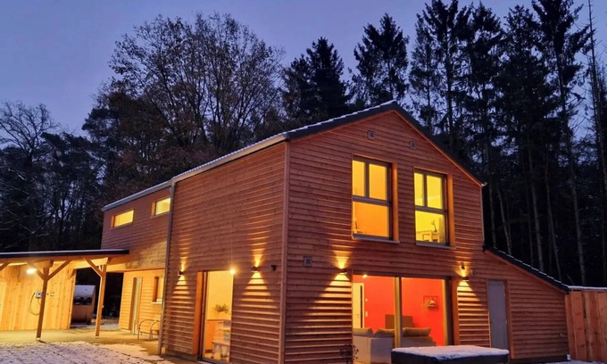 Region Hannover District House | Vacation home "Waldhaus Tiedtke" with large garden, outdoor pool and barrel sauna