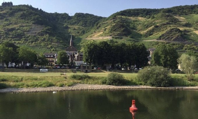 Ernst House | Vacation home Weinblatt with Moselle view