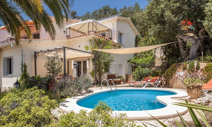Canyelles House | Vacation home with pool+sea view+garden, close to the beach+quiet, WIFI+A/C+sauna