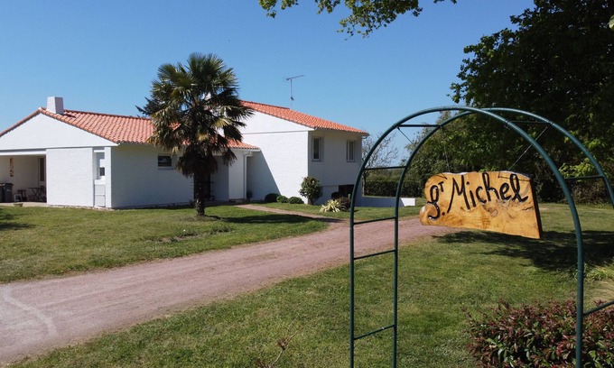 Commequiers House | Vacation home with spa and sauna in the Vendée, sleeps 12 to 14
