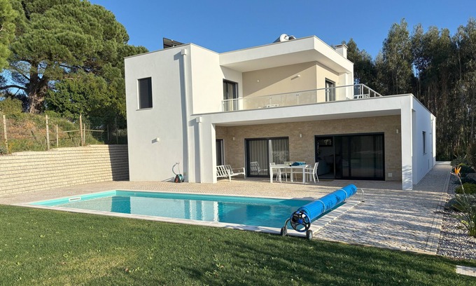 Nadadouro House | Vacation home with pool a few km from Obidos Bay and Foz do Arelho beach.