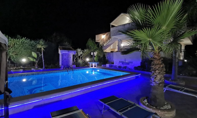 Racalmuto Villa | Vacation home with pool in an oasis of peace a few kilometers from the Valley of the Temples