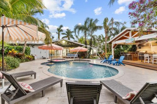 Ellenton House | Vacation House, Poolhot-tuboutdoor Kitchen!