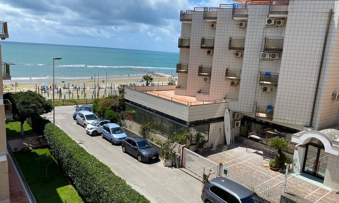 Nettuno Apartment | Vacation House Sea View (at 50mt)