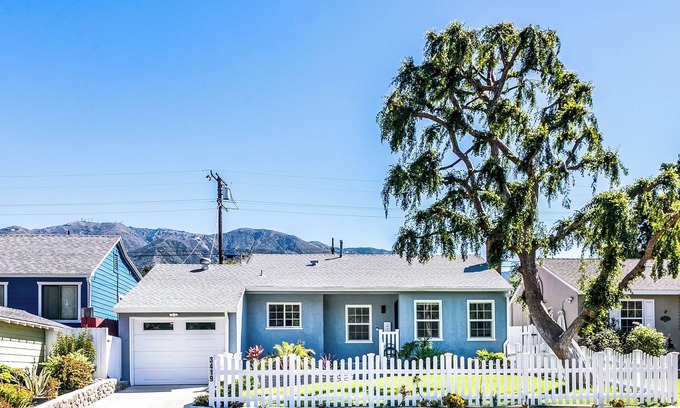 Crescenta Highlands House | Vacation in style! Modern 3bd/2 bath centrally located private home.