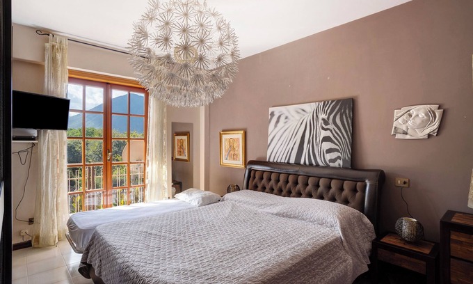 Santa Lucia di Serino House | Vacation Home "Casa Vacanza il Noce" with Indoor Pool, 4 Balconies & Wi-Fi