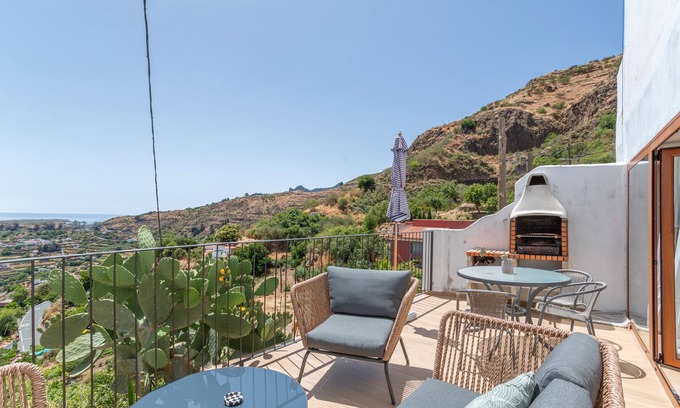 Las Lagunetas Apartment | Vacation 'La Madriguera Fuente Hervera' with Mountain View, Wi-Fi and Air Conditioning