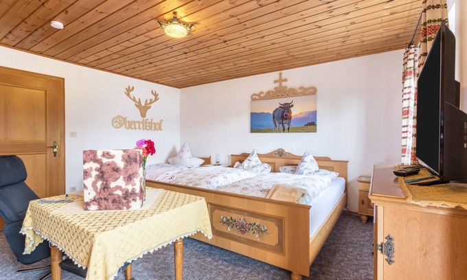 Schliersee Apartment | Vacation on a Farm - Fantastic Holiday App with Balcony, Garden, Lake & Mountain View