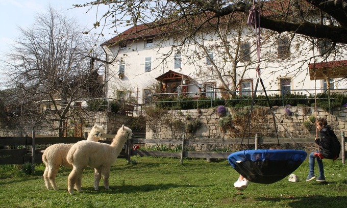 Zothen Apartment | Vacation on the farm with a castle view in individual apartment